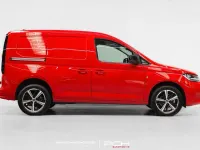 Neu VW Caddy 122 PS (89 kW) 2025 Rot Van / Kleinbus