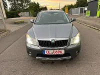 Gebraucht Skoda Octavia Scout 4x4 140 PS (102 kW) 2012 Grau Kombi