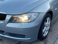 Gebraucht BMW 320 150 PS (110 kW) 2006 Grau Limousine