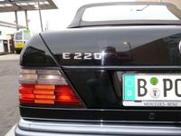 Gebraucht Mercedes E220 150 PS (110 kW) 1995 Schwarz Cabrio