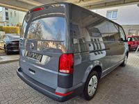 Gebraucht VW Transporter 150 PS (110 kW) 2022 Grau Van