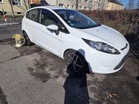 Gebraucht Ford Fiesta Trend 82 PS (60 kW) 2013 Weiß Kleinwagen