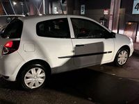 Gebraucht Renault Clio III 75 PS (55 kW) 2009 Weiß Kleinwagen