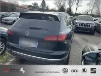 Gebraucht VW Touareg Atmosphere 340 PS (250 kW) 2023 Grenadilla black metallic SUV