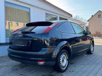 Gebraucht Ford Focus Trend 145 PS (106 kW) 2005 Pantherschwarz Limousine