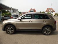 Gebraucht VW Tiguan Sound 179 PS (131 kW) 2017 Beige SUV