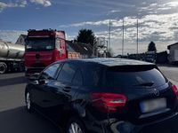 Gebraucht Mercedes A180 109 PS (80 kW) 2016 Schwarz Limousine