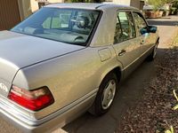 Brugt Mercedes E220 150 HK (110 kW) 1994 Sølv Sedan