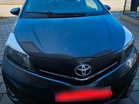 Gebraucht Toyota Yaris 69 PS (50 kW) 2014 Grau Kleinwagen
