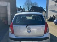 Gebraucht Hyundai i10 75 PS (55 kW) 2010 Silber Kleinwagen