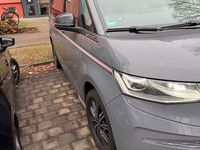 Gebraucht VW Multivan Style 150 PS (110 kW) 2024 Grau Van