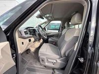 Second-hand VW Multivan Life 150 CP (110 kW) 2022 Negru Monovolum