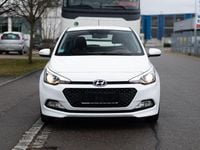 Gebraucht Hyundai i20 Trend 84 PS (61 kW) 2017 Weiß Kleinwagen