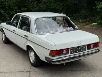Używany Mercedes E230 136 KM (100 kW) 1982 Biały Sedan/Limuzyna