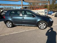 Second-hand VW Golf V 105 CP (77 kW) 2004 Albastru Hatchback