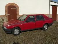 Używany Alfa Romeo 75 120 KM (88 kW) 1990 Czerwony Sedan/Limuzyna