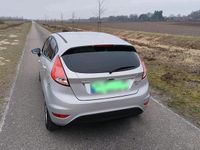Gebraucht Ford Fiesta 80 PS (58 kW) 2014 Silber Kleinwagen