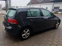 Gebraucht VW Golf VII Comfortline 110 PS (80 kW) 2015 Uranograu Kleinwagen
