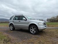 Gebraucht Mercedes ML320 218 PS (160 kW) 2001 Silber SUV
