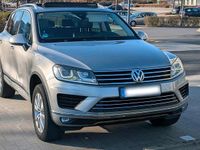 Gebraucht VW Touareg 262 PS (192 kW) 2015 Silber SUV