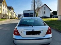 Gebraucht Ford Mondeo Ghia 145 PS (106 kW) 2001 Silber Limousine