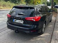 Gebraucht Ford Focus Titanium 120 PS (88 kW) 2019 Schwarz Kombi