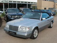 Gebraucht Mercedes E220 150 PS (110 kW) 1994 Silber Cabrio