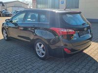 Gebraucht Hyundai i30 Trend 99 PS (72 kW) 2012 Schwarz Kombi