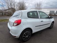 Gebraucht Renault Clio II 75 PS (55 kW) 2010 Weiß Kleinwagen