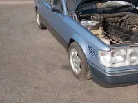 Gebraucht Mercedes E260 160 PS (117 kW) 1987 Blau Limousine