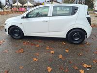 Gebraucht Chevrolet Aveo 101 PS (74 kW) 2012 Weiß Kleinwagen