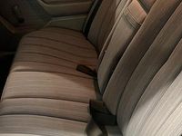 Gebraucht Mercedes E250 94 PS (69 kW) 1989 Blau Limousine
