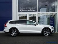 Gebraucht Volvo V60 CC Plus 197 PS (144 kW) 2022 Weiß Kombi