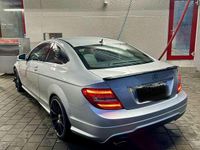 Gebraucht Mercedes C180 156 PS (114 kW) 2011 Silber Coupé