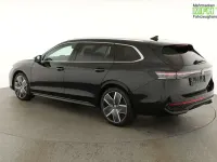 Neu VW Passat R-line 193 PS (141 kW) 2026 Grenadilla black meta... Kombi