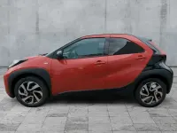 Neu Toyota Aygo X 72 PS (52 kW) 2025 Rot SUV