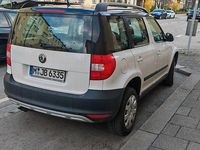 Gebraucht Skoda Yeti Active 110 PS (80 kW) 2012 Weiß SUV