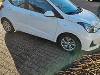 Gebraucht Hyundai i10 Trend 67 PS (49 kW) 2017 Weiß Kleinwagen