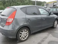 Gebraucht Hyundai i30 106 PS (77 kW) 2011 Grau Limousine