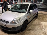 Gebraucht Ford Fiesta 60 PS (44 kW) 2005 Silber Kleinwagen