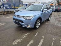 Gebraucht Mitsubishi Outlander P-HEV Plus 121 PS (88 kW) 2015 Bluish silver SUV
