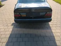Gebraucht Mercedes E260 160 PS (117 kW) 1990 Schwarz Limousine
