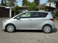 Gebraucht Toyota Verso-S Life 99 PS (72 kW) 2012 Silber Van / Kleinbus