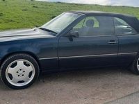 Second-hand Mercedes E200 136 CP (100 kW) 1997 Negru Cabrio