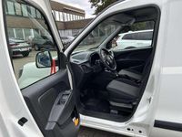 Gebraucht Fiat Doblò 95 PS (69 kW) 2017 Weiß Van / Kleinbus