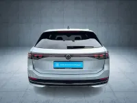 Gebraucht VW Passat Elegance 204 PS (150 kW) 2025 Oyster silver metallic Kombi