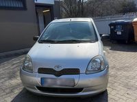 Gebraucht Toyota Yaris 75 PS (55 kW) 2000 Silber Limousine