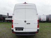 Second-hand Mercedes Sprinter 170 CP (125 kW) 2024 Alb Van