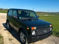 Second-hand Lada Urban 83 CP (61 kW) 2017 Negru SUV