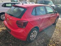Gebraucht VW Polo Comfortline 65 PS (47 kW) 2018 Rot Kleinwagen